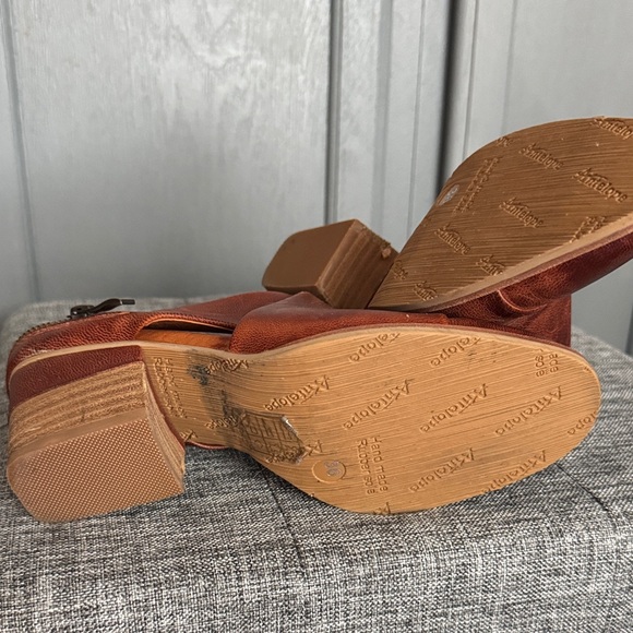 Antelope Women's Shoes - Picture 5 of 5